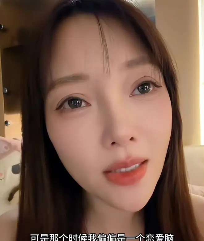离婚6年，李小璐深夜坦言心声，只字不提贾乃亮，句句都是贾乃亮