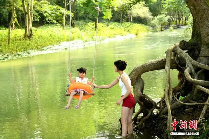 （乡村行·看振兴）湖北通山：守护一河碧水 特色溯溪游兴村富民