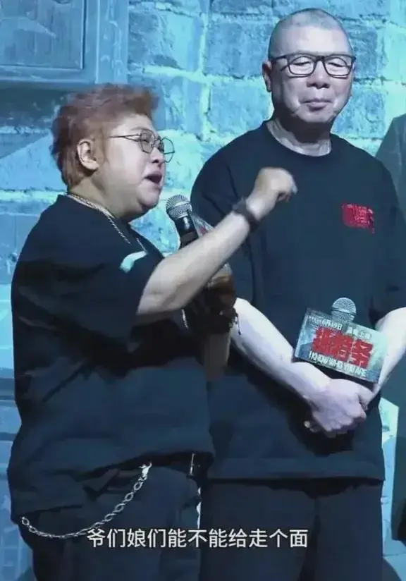 韩红为冯小刚站台，这下惹众怒了