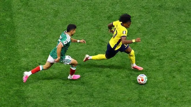 伟大的2-0！东道主踢疯了：时隔40年再赢淘汰赛，强势跻身16强