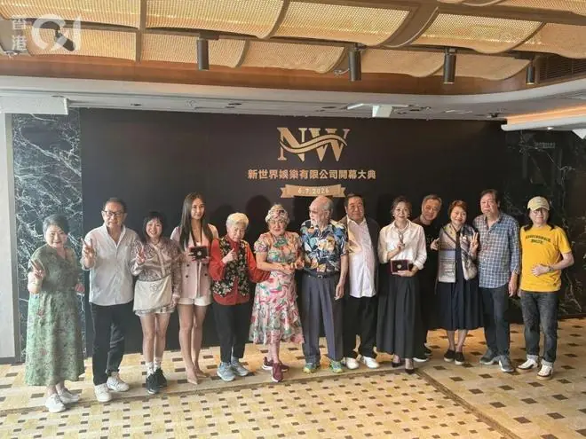 57岁前TVB花旦签新公司宣布复出，跟旧爱郭富城没联络不介意合作