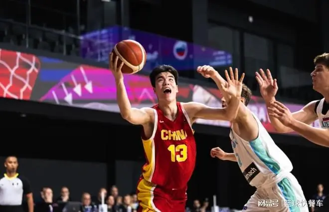 男篮世青赛太惨了！最后1分钟领先5分被绝杀：中国队遭逆转吞恶果