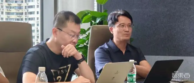 百融智能4款AI新品亮相WAIC！推出录音卡、工作手机，预告智能戒指