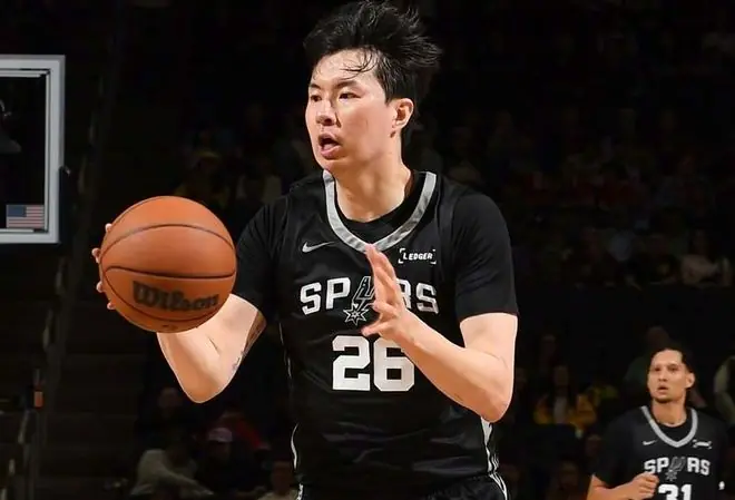 NBA夏联：单节23-7！马刺大胜尼克斯 李贤重仅3分布莱恩特19分