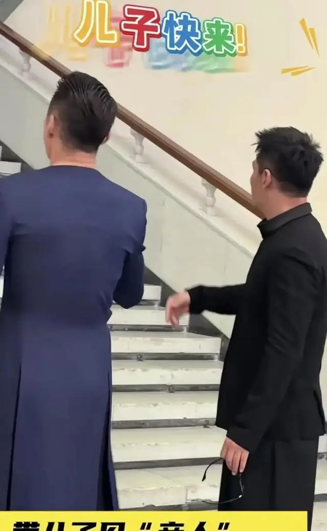 邵兵儿子偶遇胡兵瞿颖怯场不打招呼，当场被爸爸教育