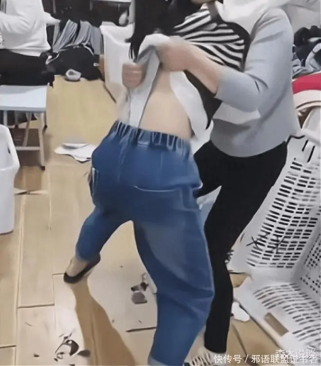 姑娘，都是同事这是何必呢？赶紧消消气把