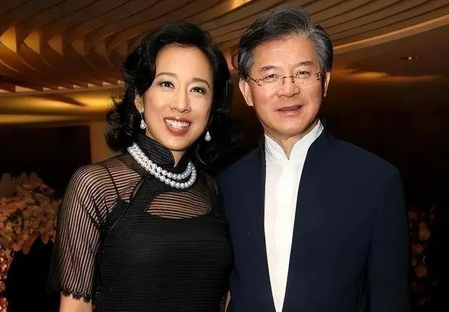 王晶曝出霍震霆离婚隐情，罗康瑞早早就和朱玲玲约定，一切只是碍于豪门体面