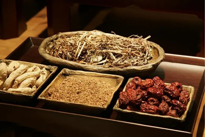 万兆筑基·AI慧医 | 从智能化煎药到无人机送药：医院智慧进阶背后的网络力量