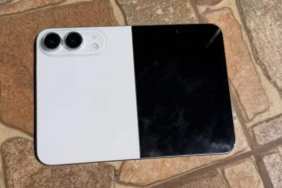 苹果iPhone Ultra折叠机官宣：4:3内屏、iPad级交互、2026年9月发布