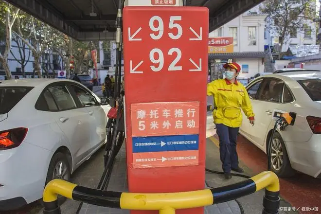 年内首次三连降落地！7月3日油价大降950元/吨，加满一箱省约36.5元