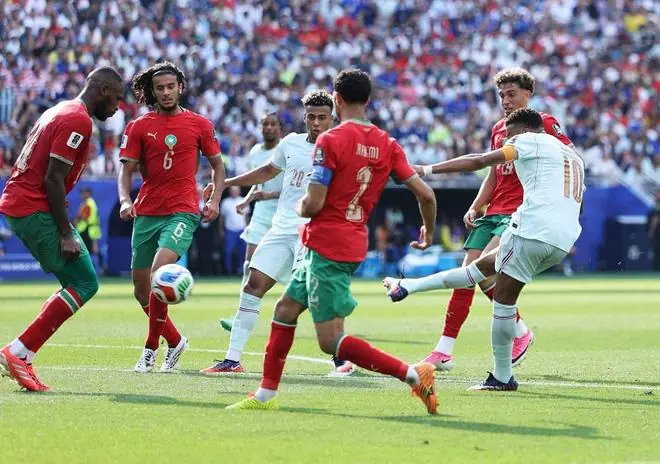 热议法国2-0摩洛哥：战术严谨的比赛还得靠球星，摩洛哥正面防守不行