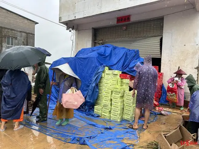 广西六蓝水库人员回忆决堤时刻：远超设计水位 全员待命提前开闸泄洪，“每分钟都在涨”