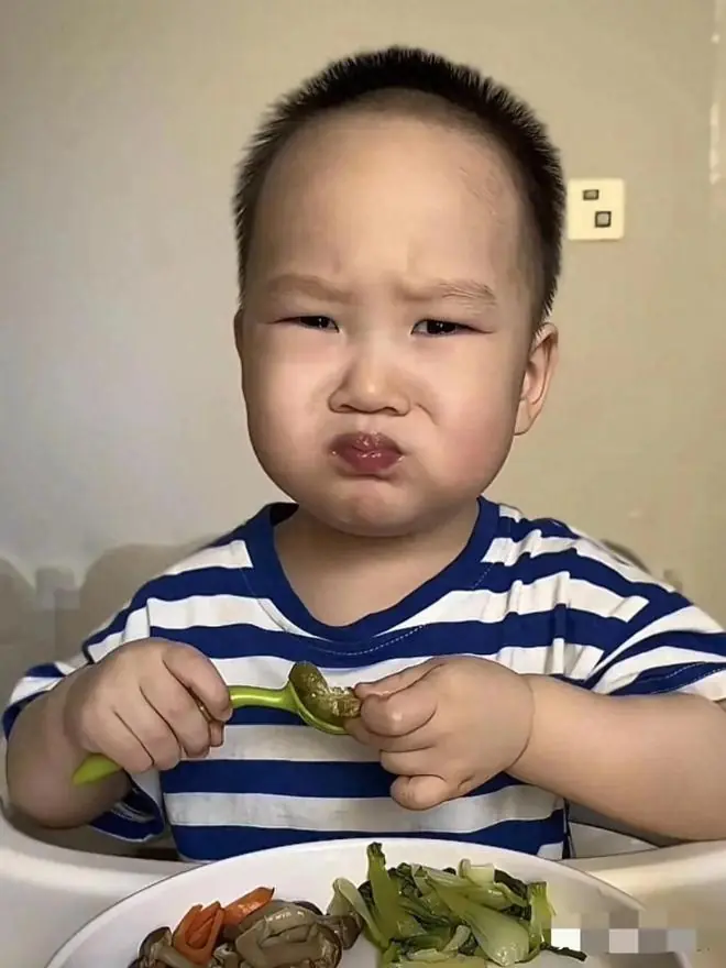 500万粉丝2岁吃播米乐人设崩塌，光鲜镜头背后 宝妈看着格外揪心