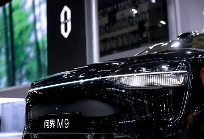 赛力斯：预计2026年半年度净亏损15亿元-18亿元 同比转亏