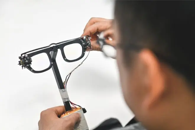戴智能眼镜作弊？AI使用不能逾越诚信底线