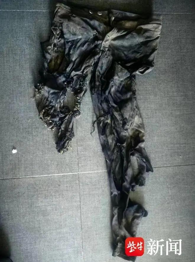 失联8天，在新疆遭泥石流卷走的苏州母子已被找到，均不幸遇难：母亲的遗体在下游水库中被先行找到；约20分钟后，孩子的遗体也被找到