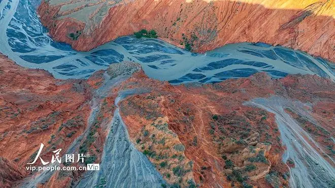 新疆塔城：安集海大峡谷地质景观