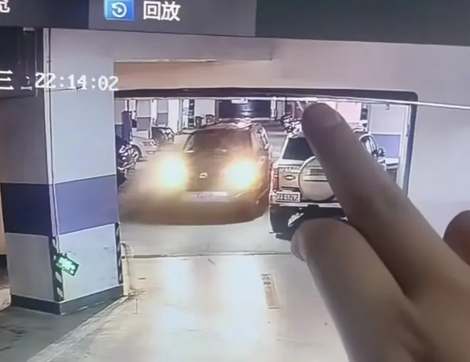 长沙霸占车位女司机被停职，冲突细节被曝光，双方都不是善茬