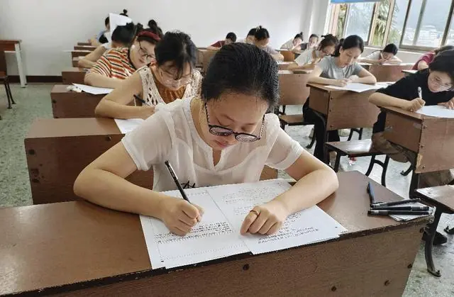 教编血战2026：岗位暴跌94%，部属师范生无一上岸？