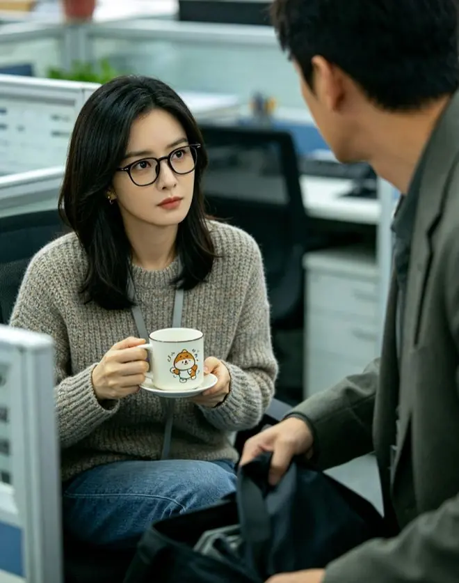 公司突然开除我，收拾东西时，对面的女同事问我：集团副总做不？