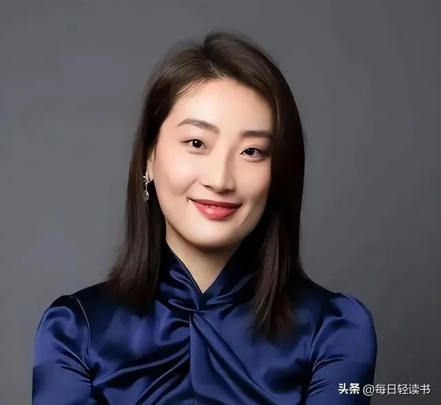 自食恶果！一心想要“毁了”宗馥莉，最后自己反而被扒得底裤朝天