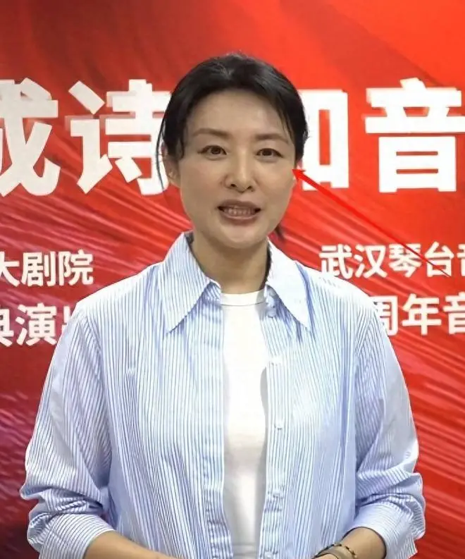 她是“央视一姐”，结婚12年选择离婚，坦然：婚姻给我的尽是痛苦