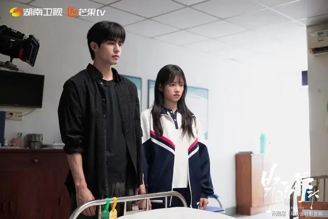 《野狗骨头》定档湖南卫视，宋威龙张婧仪主演，青春疼痛式偶像剧