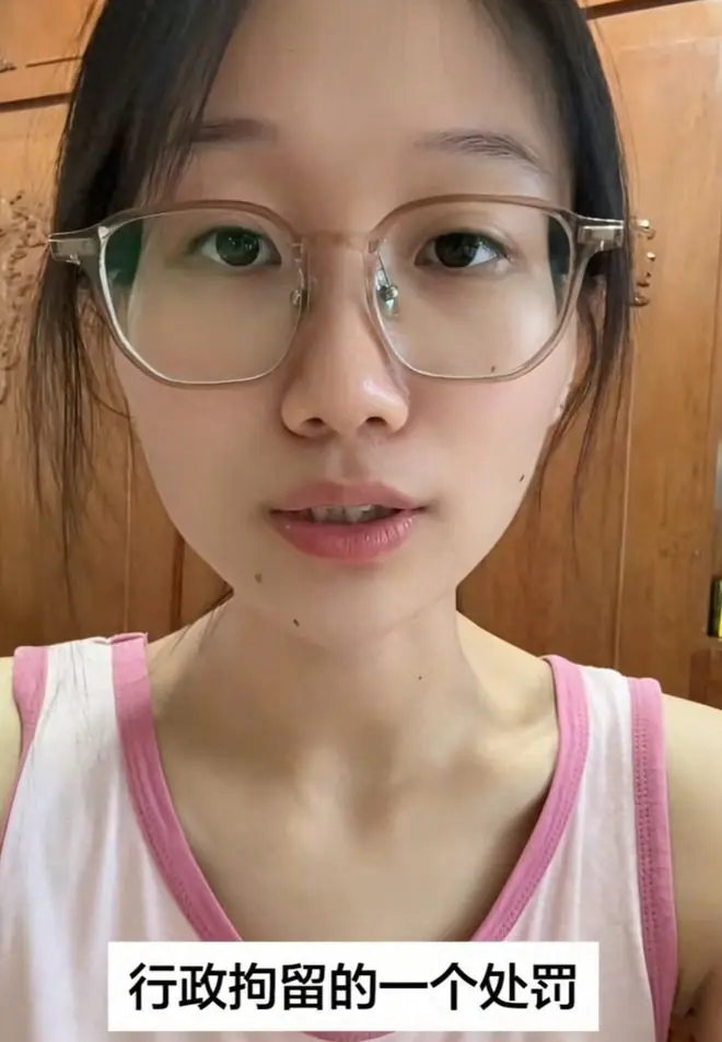 外宾面前赔笑，同胞面前狂骂！北京导游插队事件惹众怒