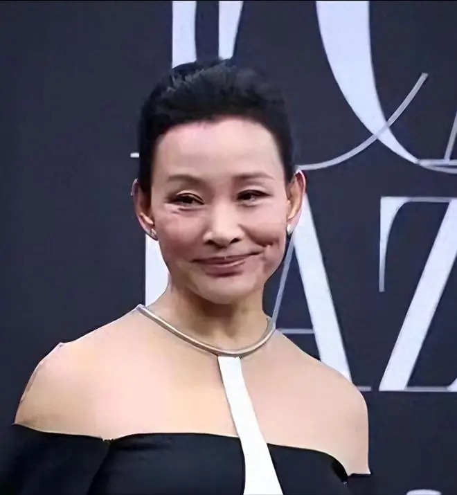 65岁陈冲回上海独居养老，撕开中老年体面生活，原来还能这么活