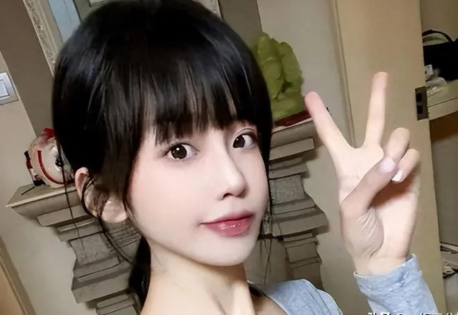 鹿晗再被爆私密床照，聊天记录露骨关晓彤痛哭，知情人称抓到两次